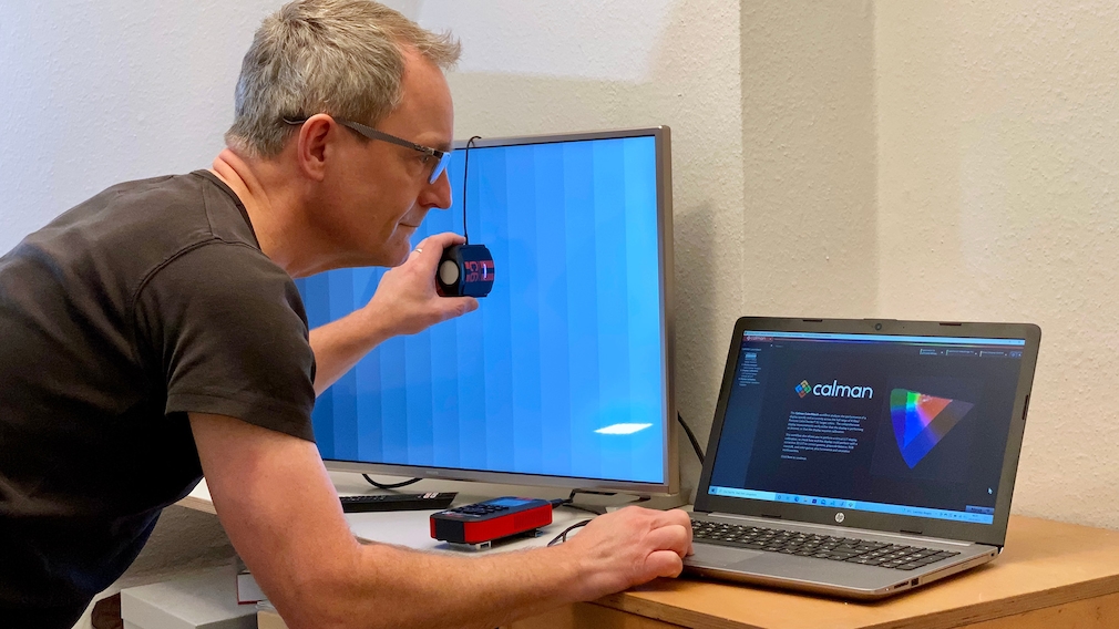 Mit Messgeräten und der Calman Software von Portrait Displays prüft COMPUTER BILD Farben, Helligkeit und Kontrast der 32-Zoll-Fernseher im Test.